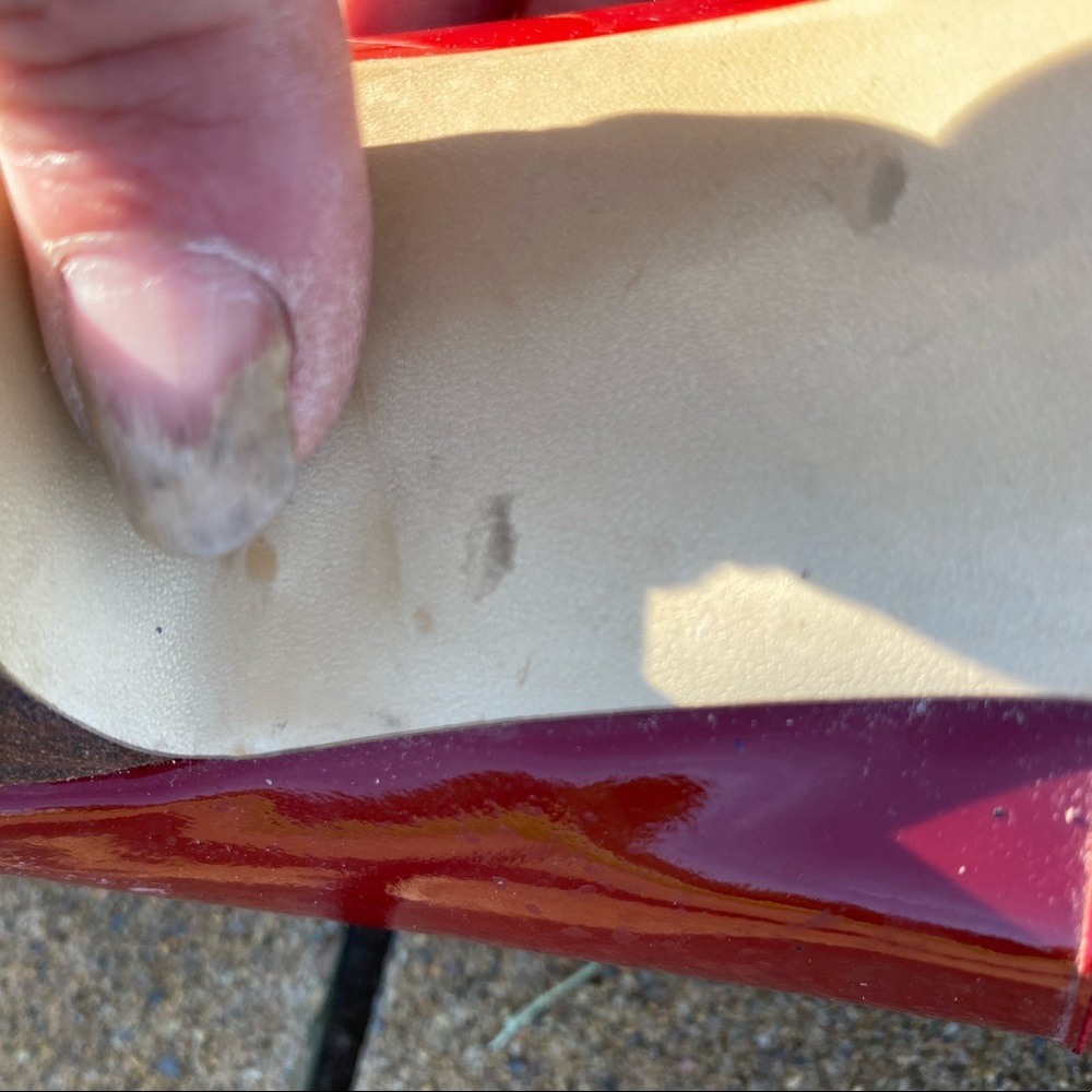 EUC! Womens Guess Red Genuine Patent Leather pump with detail SZ 8 1/2 - Picture 3 of 7